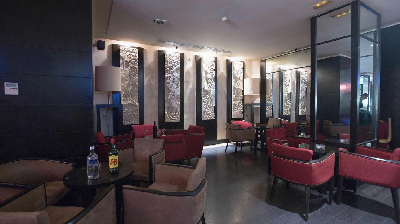 Ambassadeurs Hotel