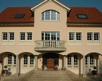 Weingut Wissler - Brennerei - Merzhausen - Edificio