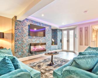 The Mews Boutique Apartments - Windermere - Living room