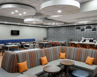 Hampton Inn Evansville/Airport - אבנסוויל - מסעדה