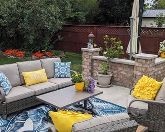 Green Bay Home, 6 minutes from Lambeau Field - Howard - Patio