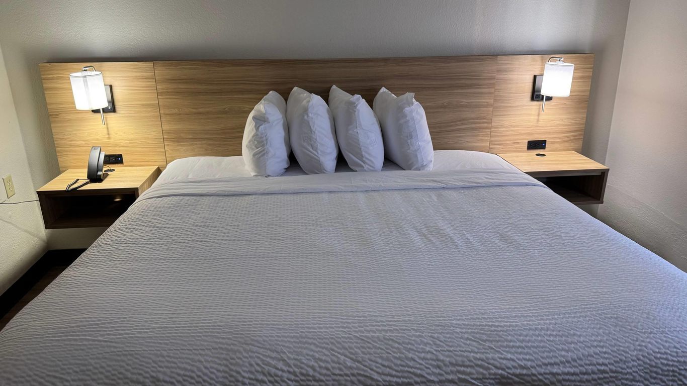 Days Inn by Wyndham McDonough