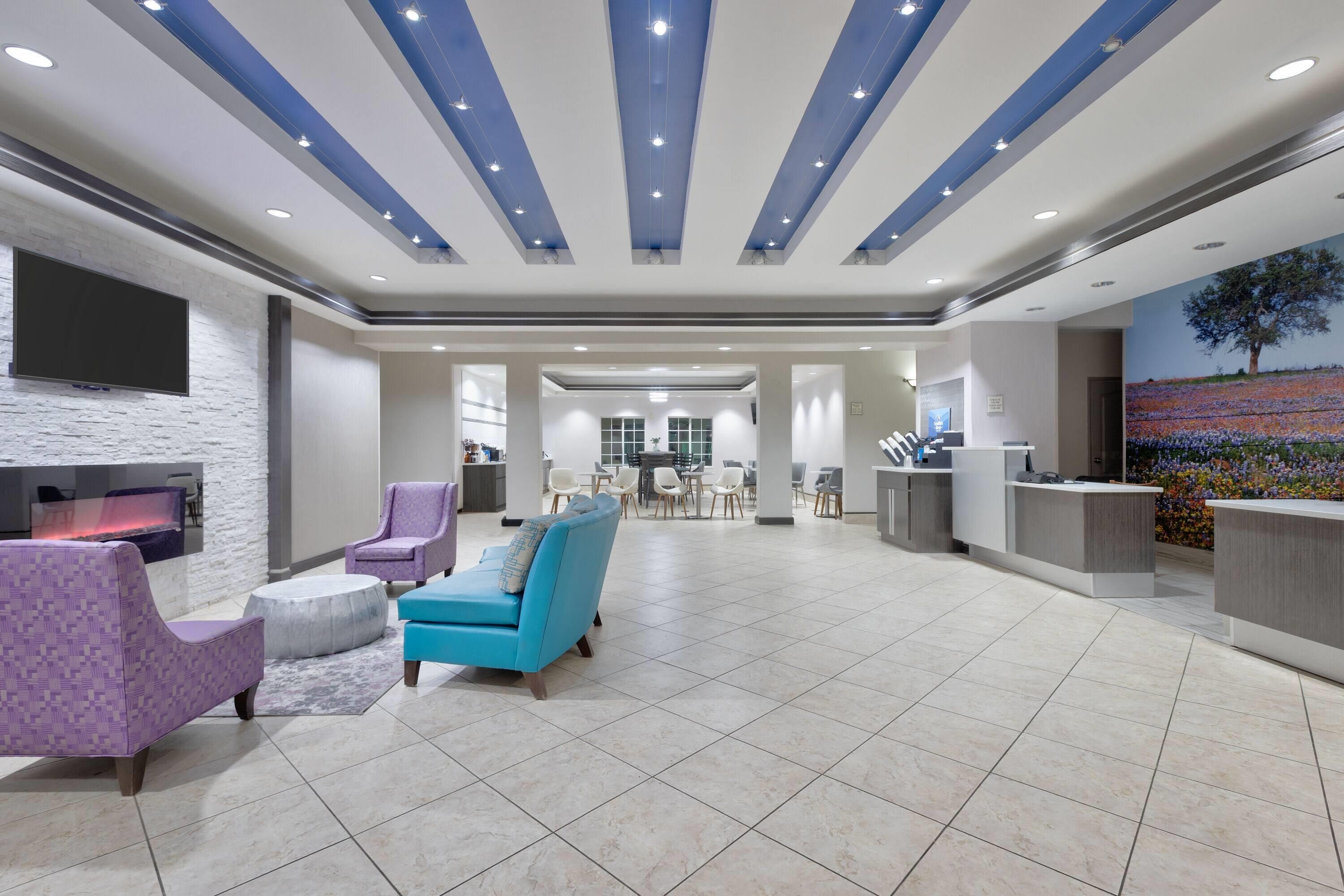 La Quinta Inn & Suites by Wyndham Fairfield TX - Fairfield - Lobby