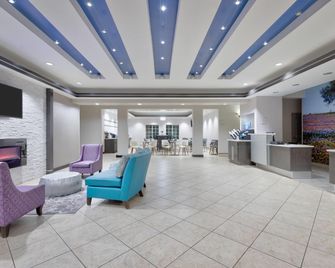 La Quinta Inn & Suites by Wyndham Fairfield TX - Fairfield - Lobby