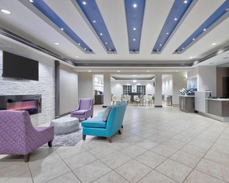 La Quinta Inn & Suites by Wyndham Fairfield TX - Fairfield - Lobby