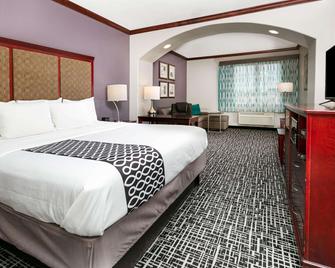 La Quinta Inn & Suites by Wyndham Lindale - Lindale - Bedroom