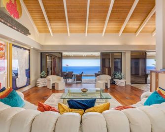 Waterfall House | 4 Bed, 3.5 Bath - Kailua-Kona - Living room