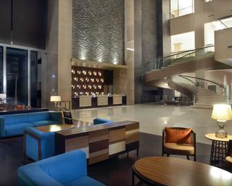 The Luxton Cirebon Hotel and Convention - Cirebon - Lobby