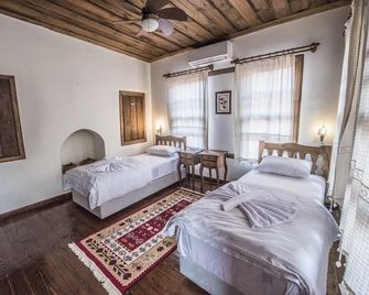 카딜라르 파사자드 코나기 판시욘 - 비르기 - 침실