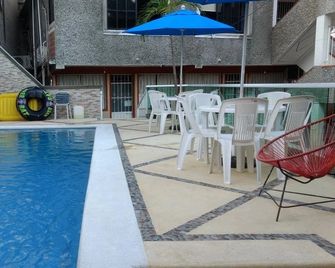 Hotel y Bungalows Olivares - Acapulco - Piscina