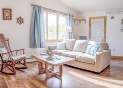 Downtown Apartments in Bar Harbor - Bar Harbor - Living room