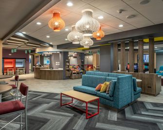 Tru by Hilton Dallas Market Center. - Dallas - Lobby