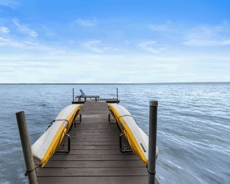 Lakefront A-Frame Hot Tub, Dock & Views Seneca Lake - Penn Yan