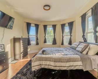 Luxe 4bdr2ba Near Boston- T-Station & Encore Casino - Somerville