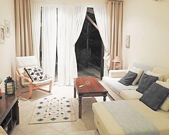 Cozy apartment Esentepe, Northern Cyprus - Kyrenia - Living room