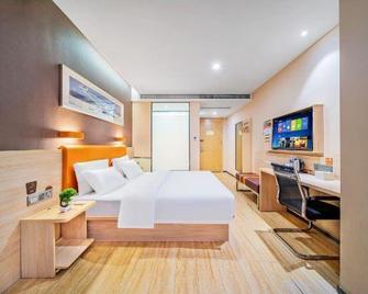 7 Days Premium Kunming South Railway Station University Town Metro Station - Kunming - Bedroom