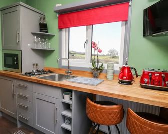 Wild Acre - Llangadog - Cocina