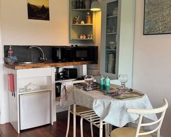 Hebridean Hideaway - converted weaver's shed in secluded location - Stornoway - Dining room