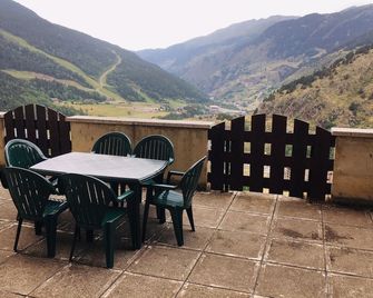 Apartment With Great Mountain Views, close to lifts and in Soldeu Village - Soldeu - Balcon