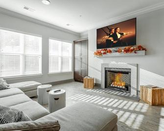 ✪ Summer Breeze ✪ Free Parking, Pool & Gym! - Ooltewah - Huiskamer