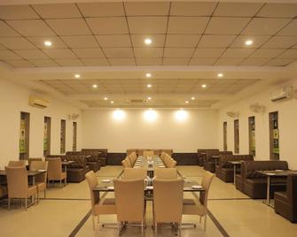 Vrinda Anandam Resorts - Vrindavan - Ресторан