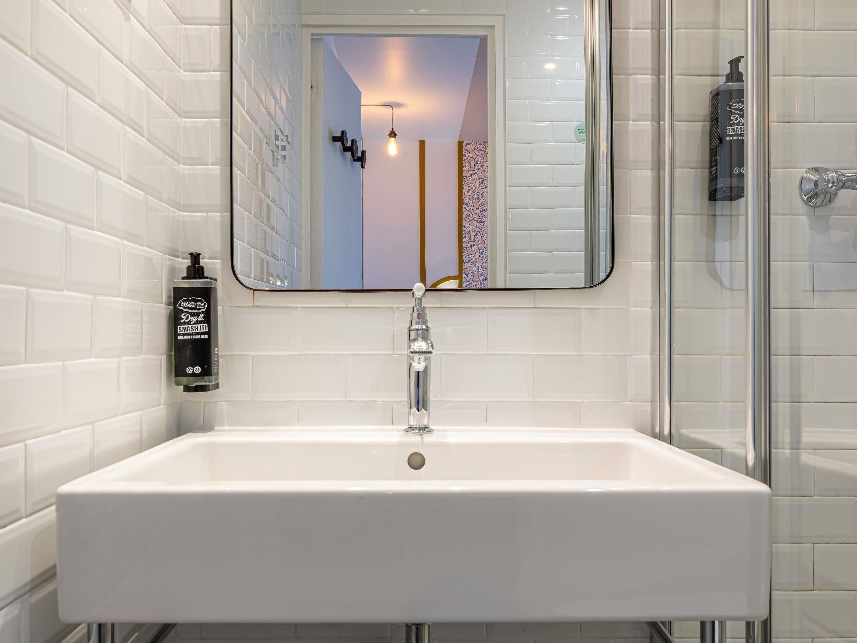 إيبيس ستايلز باريس إيفيل كامبرون