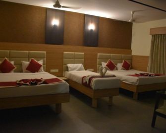 Hotel Golden Sand - Velankanni - Bedroom
