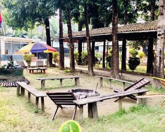 Safari Wildlife Lodge & Camp - Sauraha - Patio