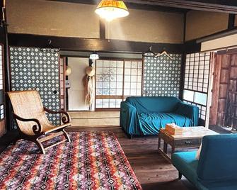 One group per day A site of 5000 tsubo / Kagagun Okayama - Takahashi - Sala de estar