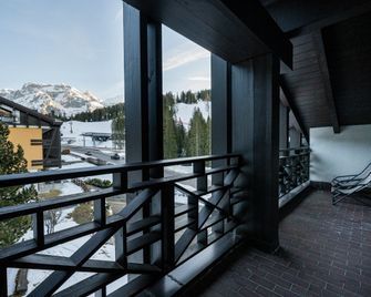 Ambiez Residencehotel - Мадонна-ді-Кампільйо - Балкон