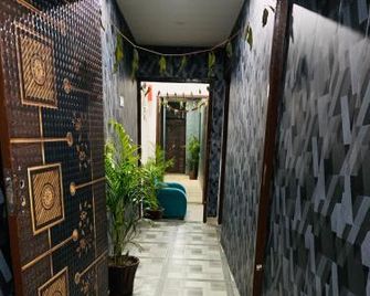 Shri Kamla stays near Kashi Vishwanath temple - Varanasi - Hallway