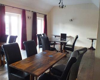 OYO The Watermans Arms Hersham - Walton-on-Thames - Restaurant