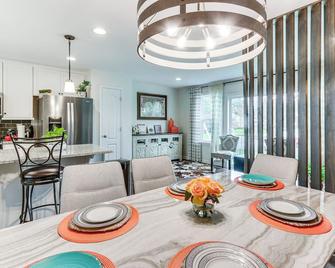 2 Mi to Hollywood Casino Charles Town Townhome! - Charles Town - Essbereich
