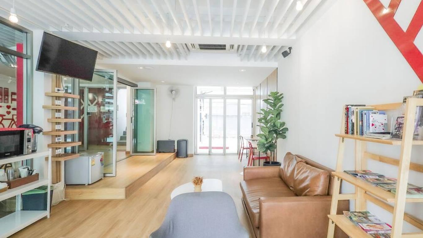 أليكسا نيمان - هوستل