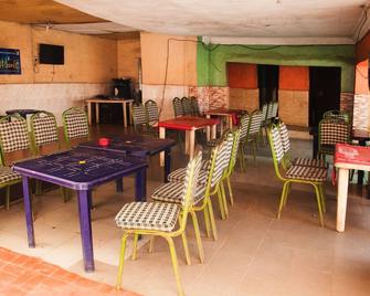 Alfoscar Hotel & Suites - Alimosho
