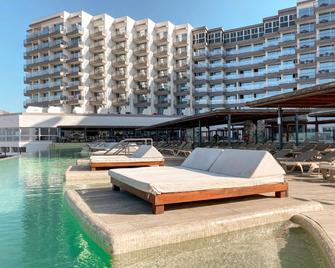 Hotel Cádiz Bahía by Q Hotels - Cadice - Piscina