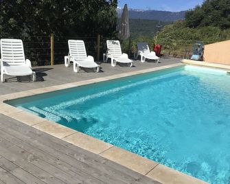 Detached house divided into 4 fully-equipped apartments. - Altiani - Pool