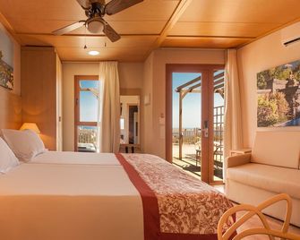 Magic Natura Resort - בנידורם - חדר שינה