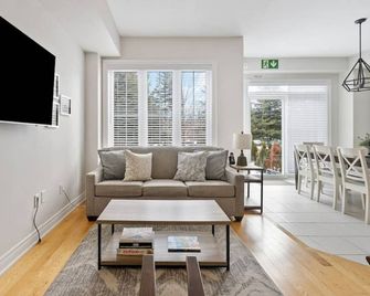48 Snowbridge: Free Shuttle to BM Village - Collingwood - Living room