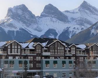 Sunset Mountain Inn and Spa - Canmore - Budova