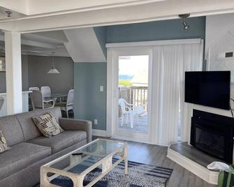 Outer Banks - Barrier Island Station Resort\nSteps from the Ocean & the pool - Kitty Hawk - Sala de estar