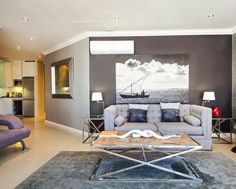 The Granger - Strand - Living room