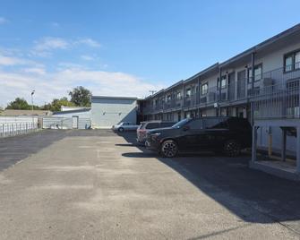 Super 7 Inn By OYO San Antonio Nw Medical Center - San Antonio - Property amenity