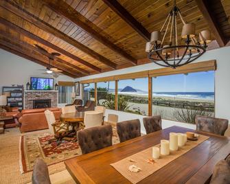 Beautiful Oceanfront Home with All the Toys! - Morro Bay - Dining room