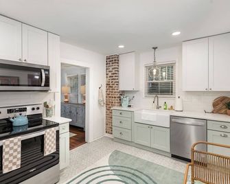 Walkable City Trendy Hideout For Foodies - 3br-2ba - Wesley Chapel - Küche