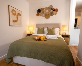 Boho Style - King Bed, Central, Super Fast Wi-Fi - Cambridge - Bedroom