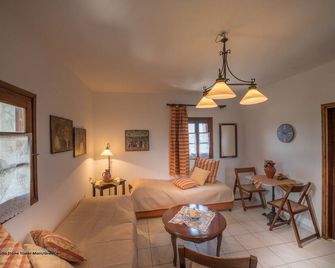 Charouda Stone Tower - Pyrgos Dirou - Habitación