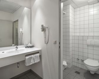 Center Hotel Kaiserhof - Naumburg - Bathroom