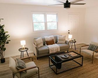 \'Morning View 4” Cozy Modern Stay - College/Hiking - Berea - Huiskamer
