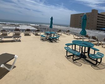 Gorgeous resort condo by the Sea. - North Wildwood - Balcony
